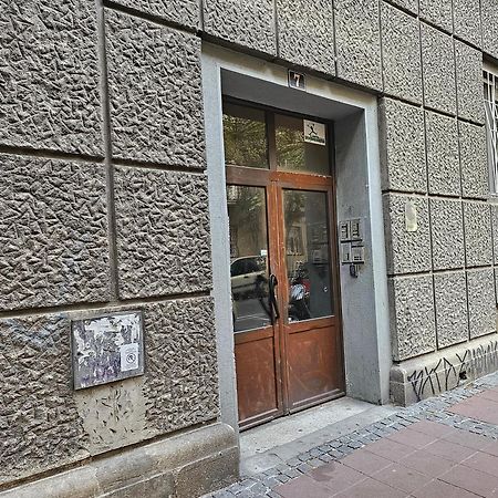 Albergue The Traveling Theater Belgrado Exterior foto